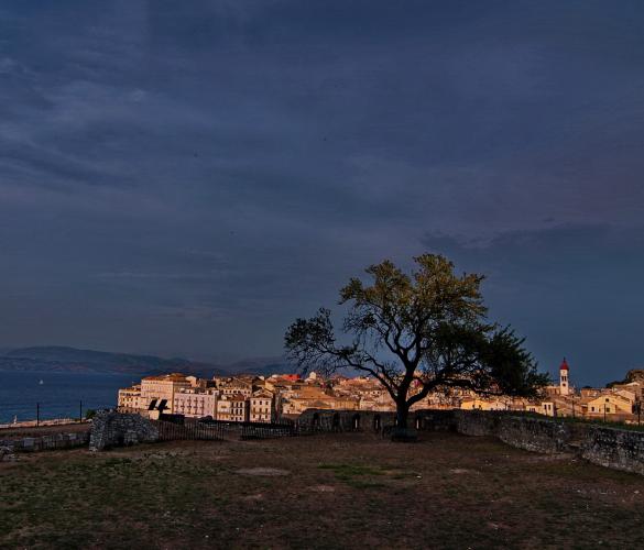 Прикрепленное изображение: Корфу. Вид с новой крепости..jpg