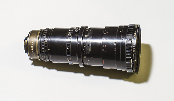 Прикрепленное изображение: Angenieux 10-150 2.3 бок уменьш.jpg