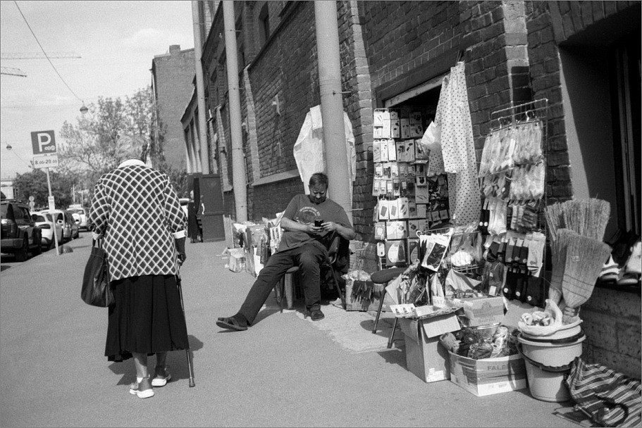 Прикрепленное изображение: knn_YashicaElectro35CC-2_YashinonDX35mm1.8(2024)(23)_Свема КН-2(02.1975, как iso25)_Д-23сток_20С_15минут(2)_1200.jpg