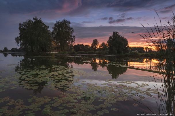 Прикрепленное изображение: Ukraine.-Old-Solotvyno.-Fisherman&#39;s-House-at-sunset-R.jpg