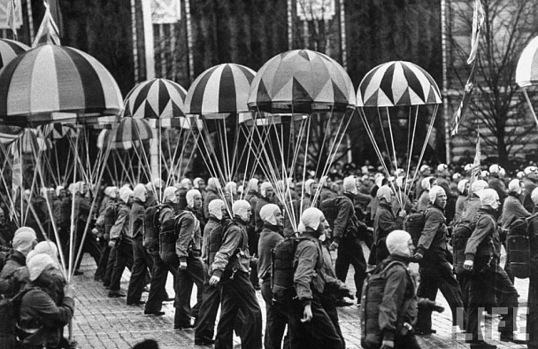 Прикрепленное изображение: 1 мая 1958 года Красная площадь.jpeg