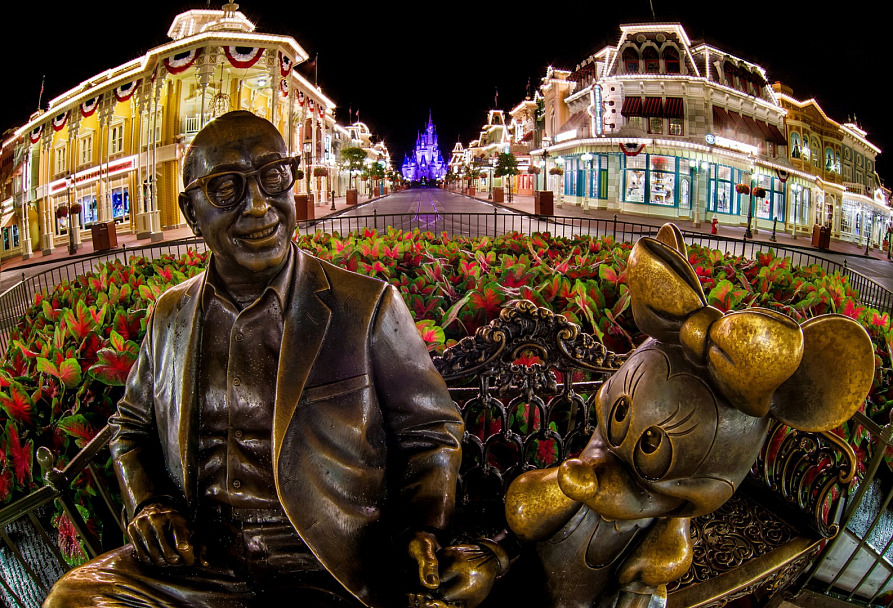 Прикрепленное изображение: mickey-roy-magic-kingdom-disney.jpg