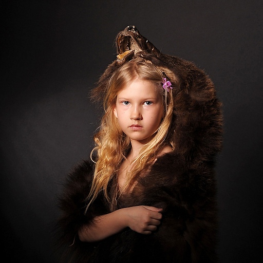 Прикрепленное изображение: Портрет девочки в шкуре медвежонка-rs.jpg