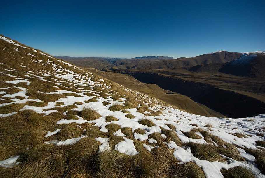 Прикрепленное изображение: The area on the northern slope of Mount Elbrus.jpg