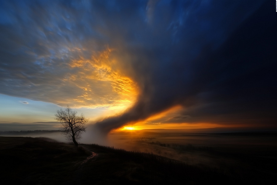 Прикрепленное изображение: violetfoxy_landscape_--ar_32_--profile_ixuambf_ts2psrr_--styliz_070e3da5-80a3-4116-9dc6-cc933b7b1473.jpg